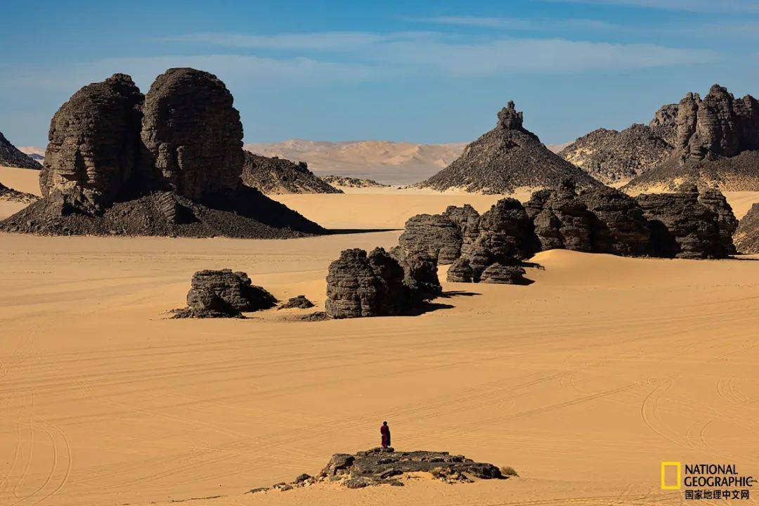 当你驾车穿过灯火通明的街道时,不妨在新建的中西部66号公路游客中心