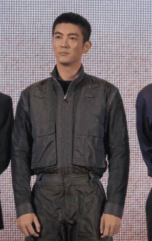 原创演戏成真杜江军人站姿太无敌霍思燕太雷人手指会动的蜡像