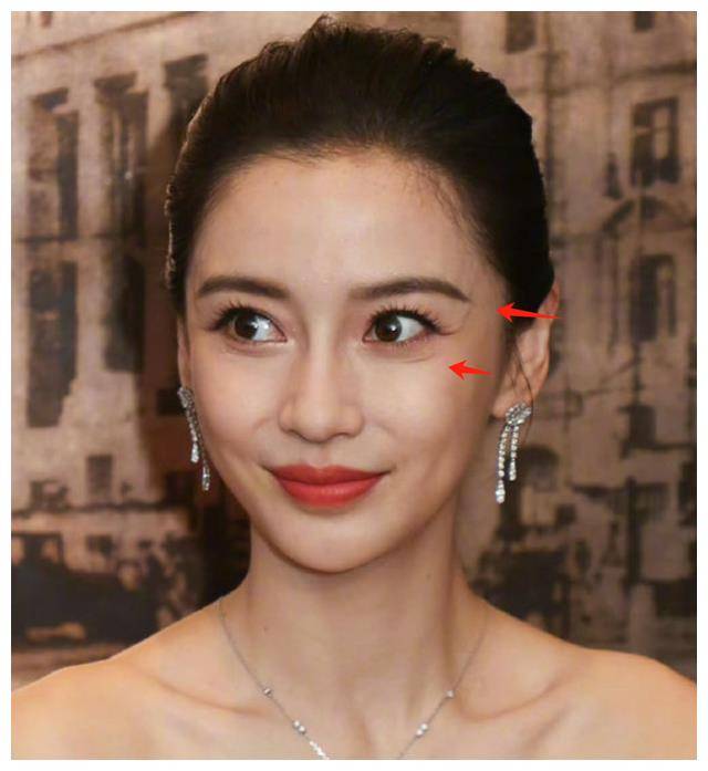 baby香港出席活动脸部僵硬不自然上杂志封面疯狂试水洗白