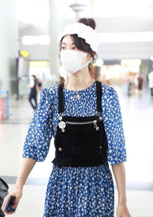 郁可唯现身机场,状态满满,穿搭风格真是越来越看不懂了!