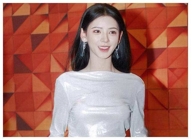 原创暗河传引发热议张予曦颜值遭质疑男主男配备受瞩目