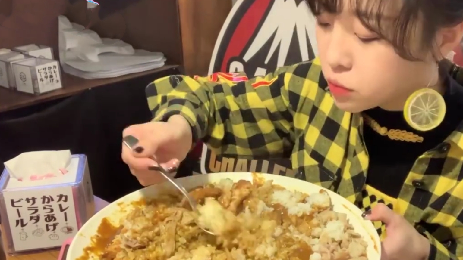 一上来,就开始准备倒计时挑战了,不得不说大胃王mini的吃饭速度真的挺