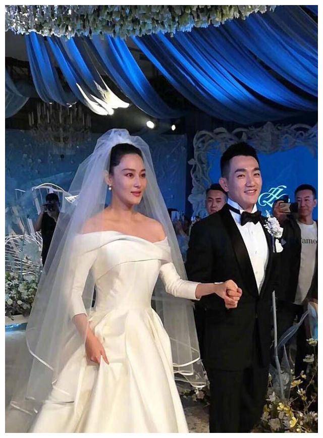 2018年3月,张馨予和何捷举办了盛大的婚礼,他们的婚姻生活充满着甜美