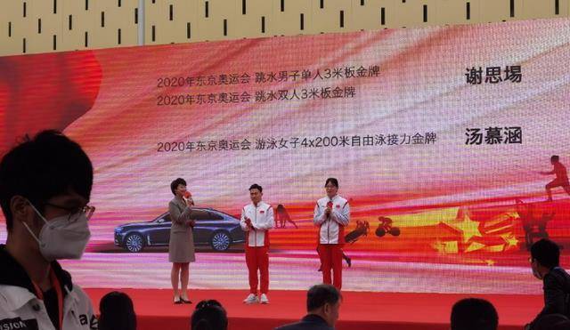 原创全红婵拒绝商演奖豪车送家人最新个人照出炉身高猛窜发型乱