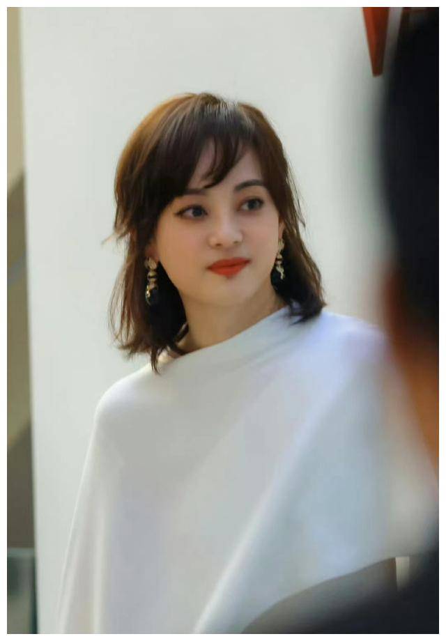 孙俪长发披肩,现身活动,网友惊叹颜值回春_生活_女明星_影响