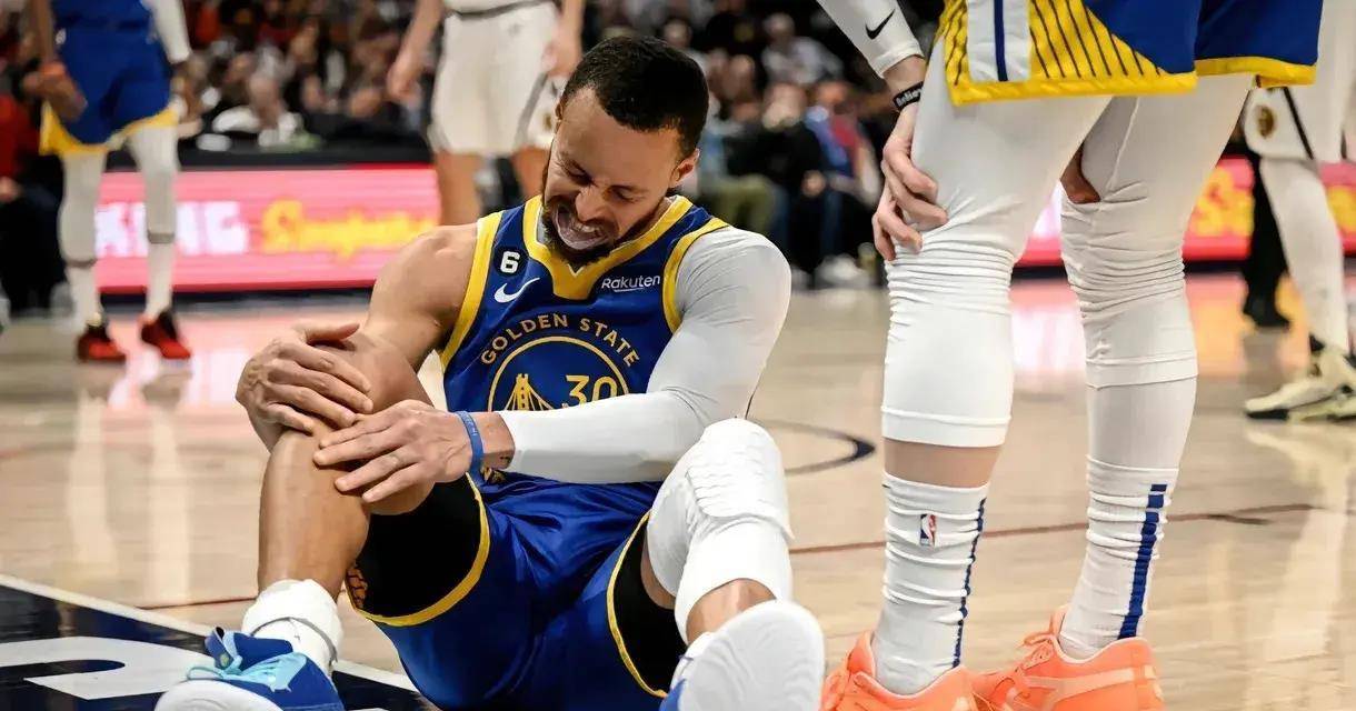 东契奇伤退勇士遭独行侠主场轻取库里即将归来能否扭转乾坤