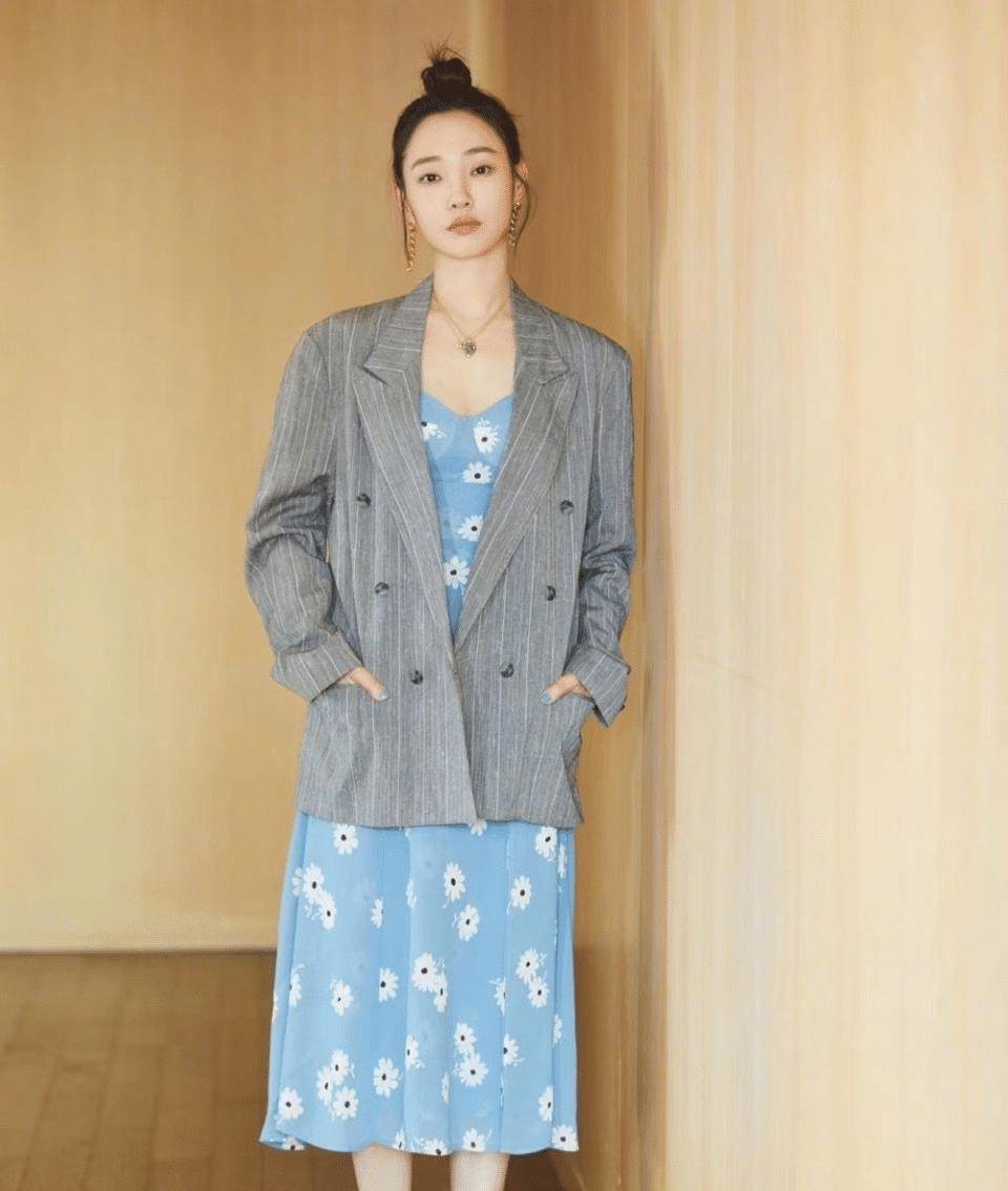 原创白百何气质开挂了条纹衬衫配阔腿裤穿出大牌范气场太强大