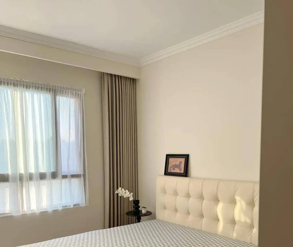 房子高度有限,楼房卧室太小没必要吊顶.