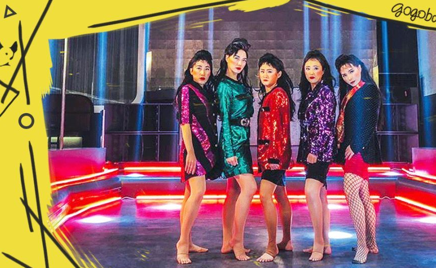 原创一群女高中生打扮成30年前有钱主妇跳超震撼的舞火遍全日本