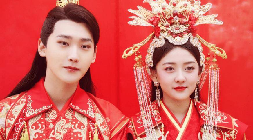看到演员阵容,大家都松了一口气吧,这次担任男女的依旧是梁洁和邢昭林