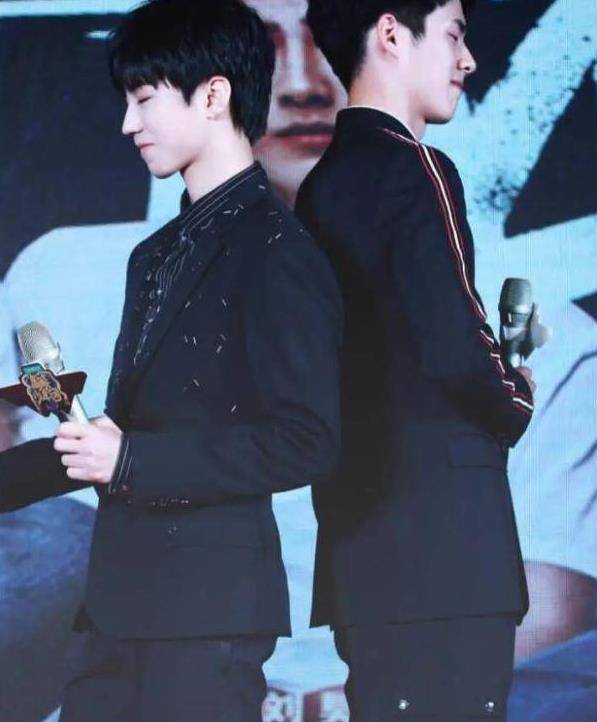 原创王俊凯刘昊然胡先煦被偶遇拍戏间隙同游迪士尼被赞梦幻同框