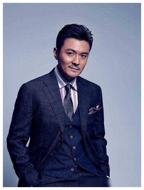 原创48岁张智尧跨龄演爸与33岁成毅同框尴尬消除惊艳十足