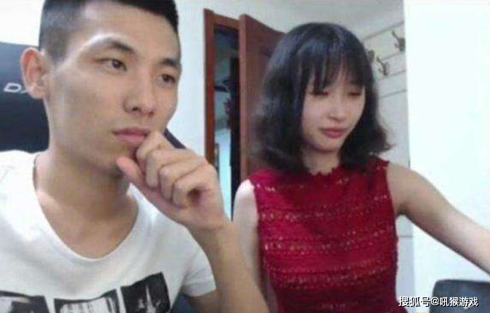 原创韩茜茜直接怒了旭旭宝宝搂抱女主播被发现直播忏悔自己的过错
