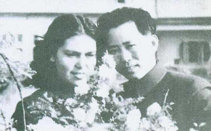 刘亚楼不愿以权谋私,混血妻子请求他帮忙寻亲,他一次也没有帮过