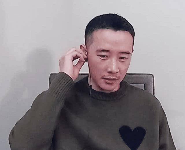 罗晋成为双胞胎爸爸后,变沧桑大叔,笑起来那一刻,男神滤镜破碎了