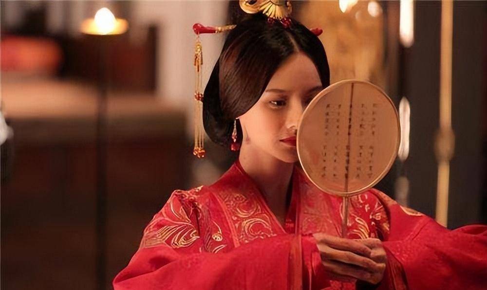 原创三国第一美女甄宓迷倒3个男人为何被以糠塞口后下葬