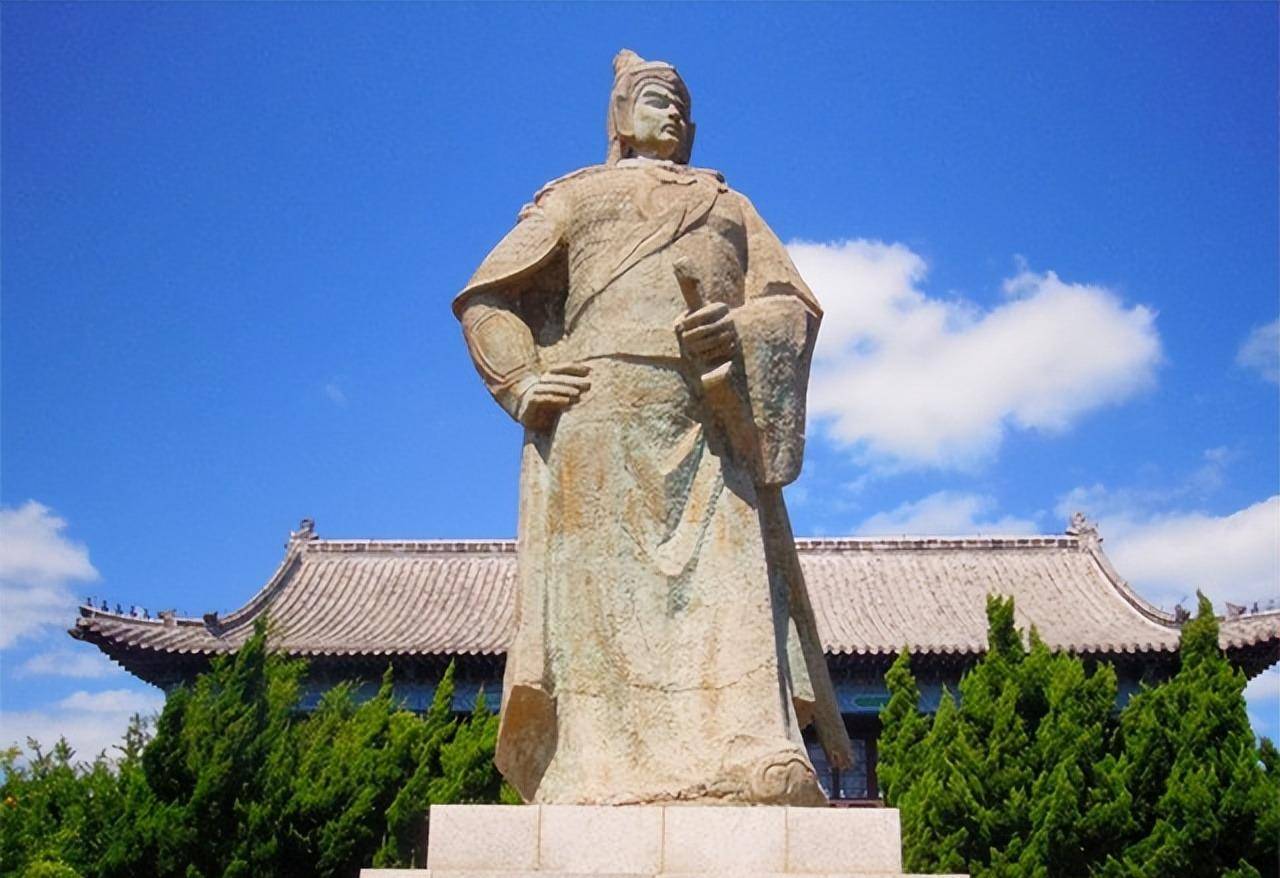 士兵手提敌寇首级来领赏,长官正要赏赐,旁边一老兵却哭了起来_戚继光_