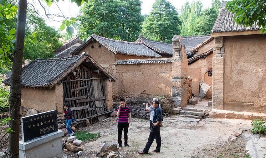 河南省渑池县段村乡四龙庙村有座小孤山,这里曾发生过惨烈的战斗.