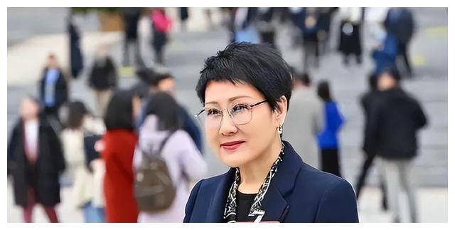 成为业内精英,进入到全国政协委员的行列中去