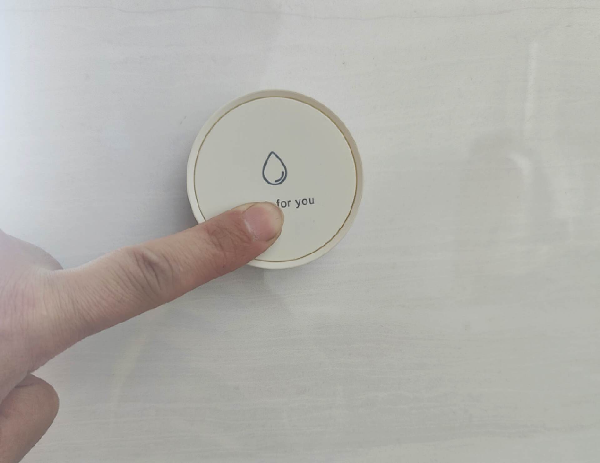 能劝一个是一个一键预排冷水浴室花洒器就选小鲸洗恒温花洒器