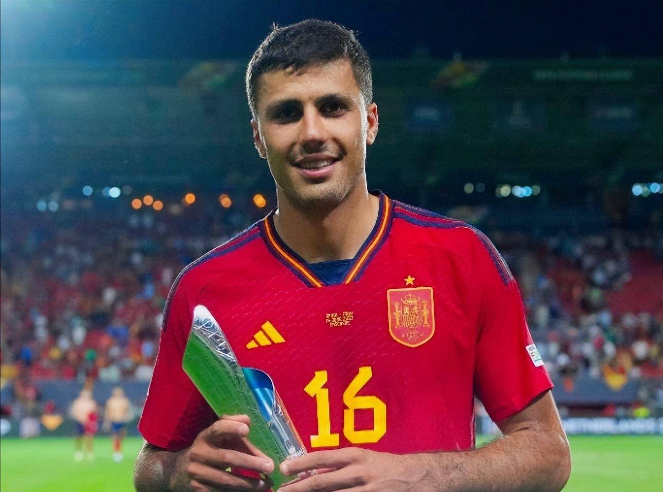 中场人才凋零:除了罗德里,其余5人平庸至极_球员_皇马_西甲