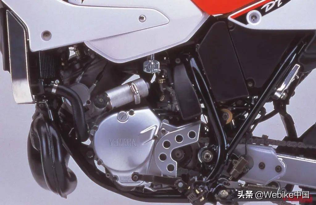 html以dt200wr为原型的水冷式二冲程单缸发动机,为了得到强大的黏性