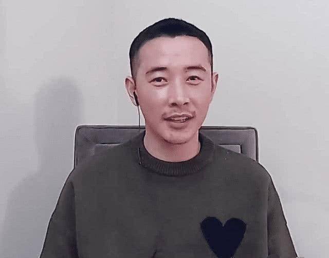 罗晋成为双胞胎爸爸后,变沧桑大叔,笑起来那一刻,男神滤镜破碎了