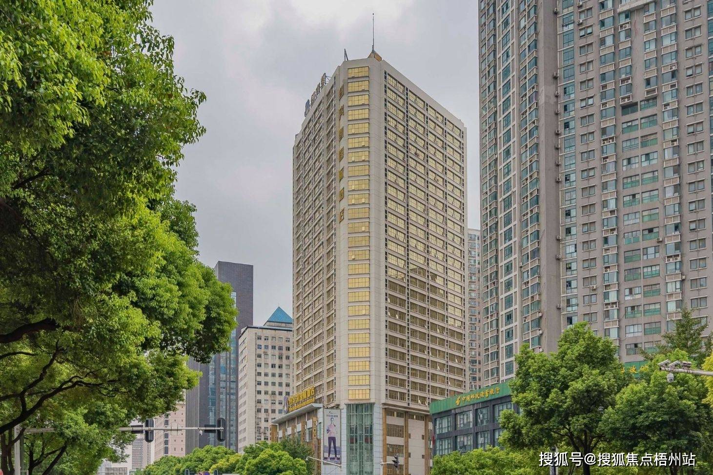 武汉纽宾凯国际酒店租120人办公室精装修交通便利可注册