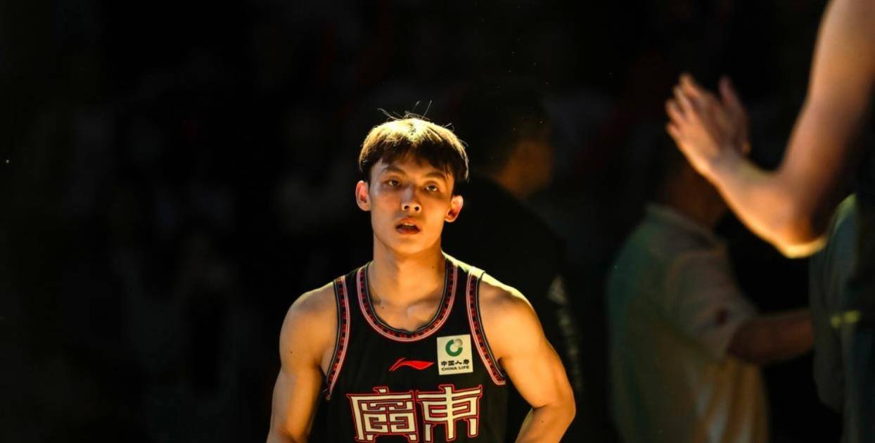 双fmvp梦回巅峰,周琦划水仅得4分_胡明轩_篮板_威姆斯