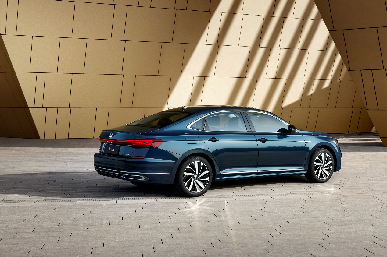 直降2万回馈用户!帕萨特再次扬起合资b级王者的"真香旗帜"