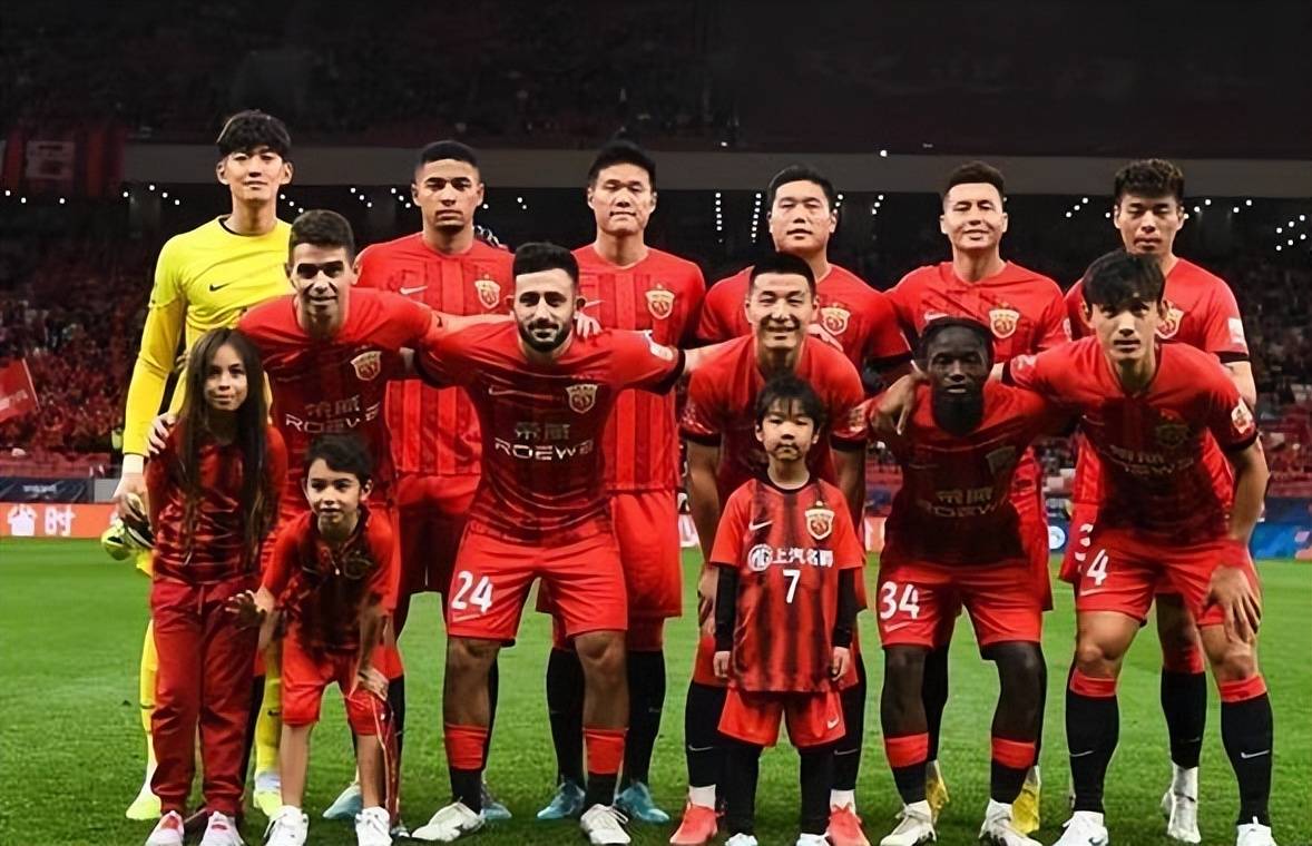 武磊的死党 梅西曾经队友 真把自己当梅东 一丢球立马摊手_巴尔加斯