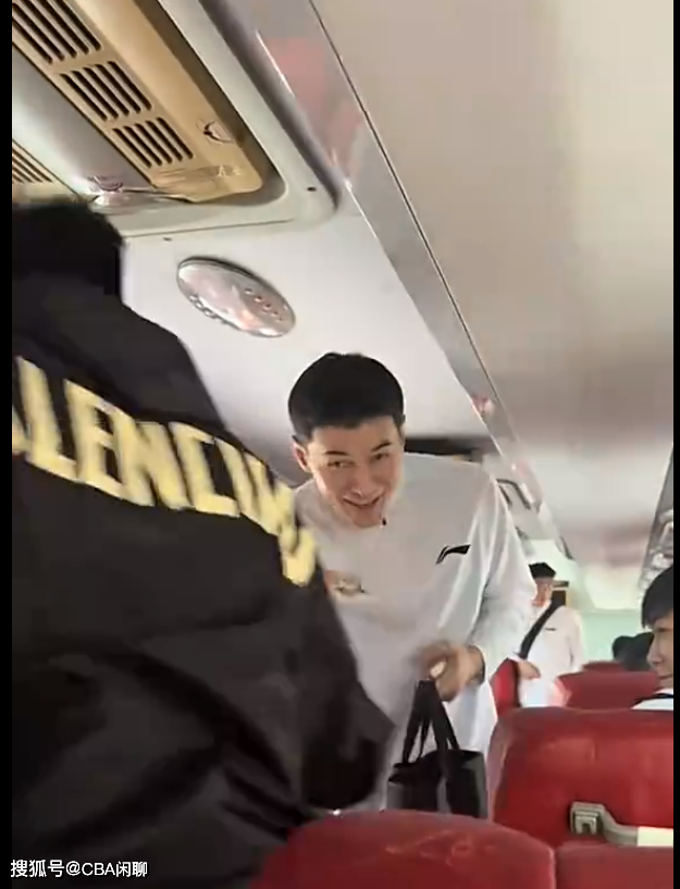 好消息新疆官宣赵睿回归阿不都于德豪狂笑广东球迷热情追捧