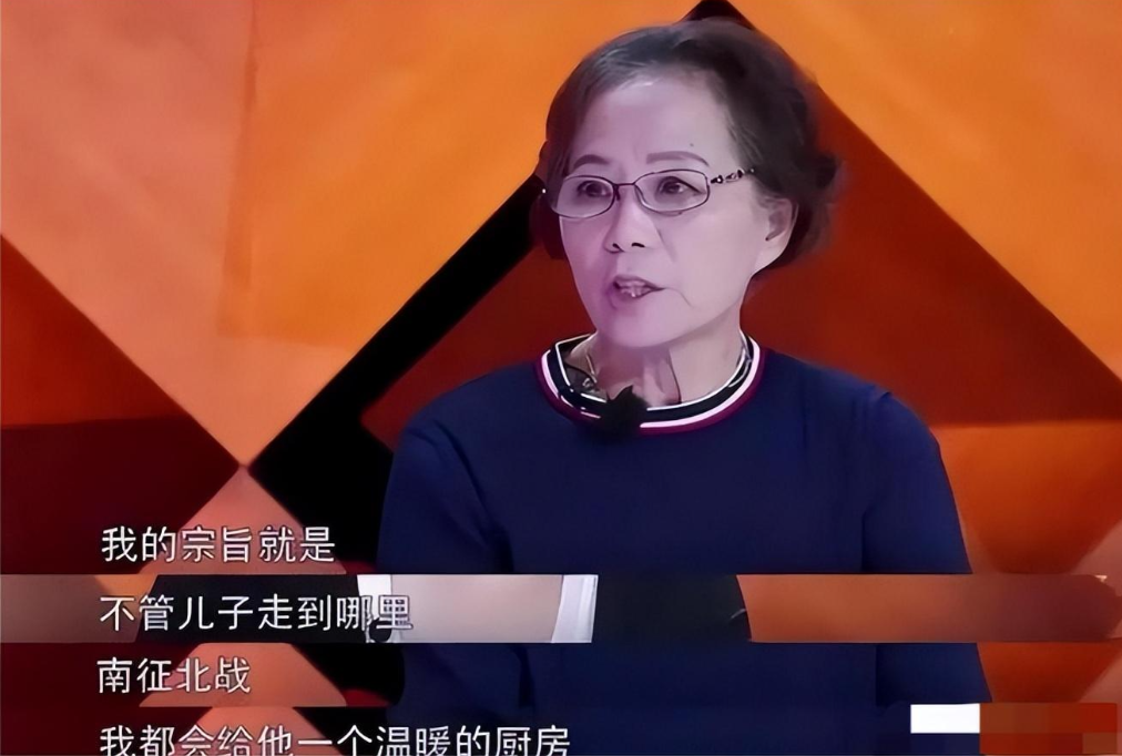 三任女友都是女神级别却被母亲棒打鸳鸯如今睡狗窝痛哭控诉
