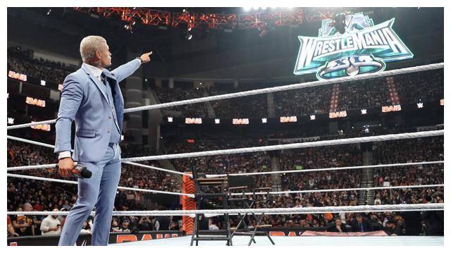 - 达米安·普利斯特使用地狱锁喉战胜了r-truth,继而展开梯子赛的报复