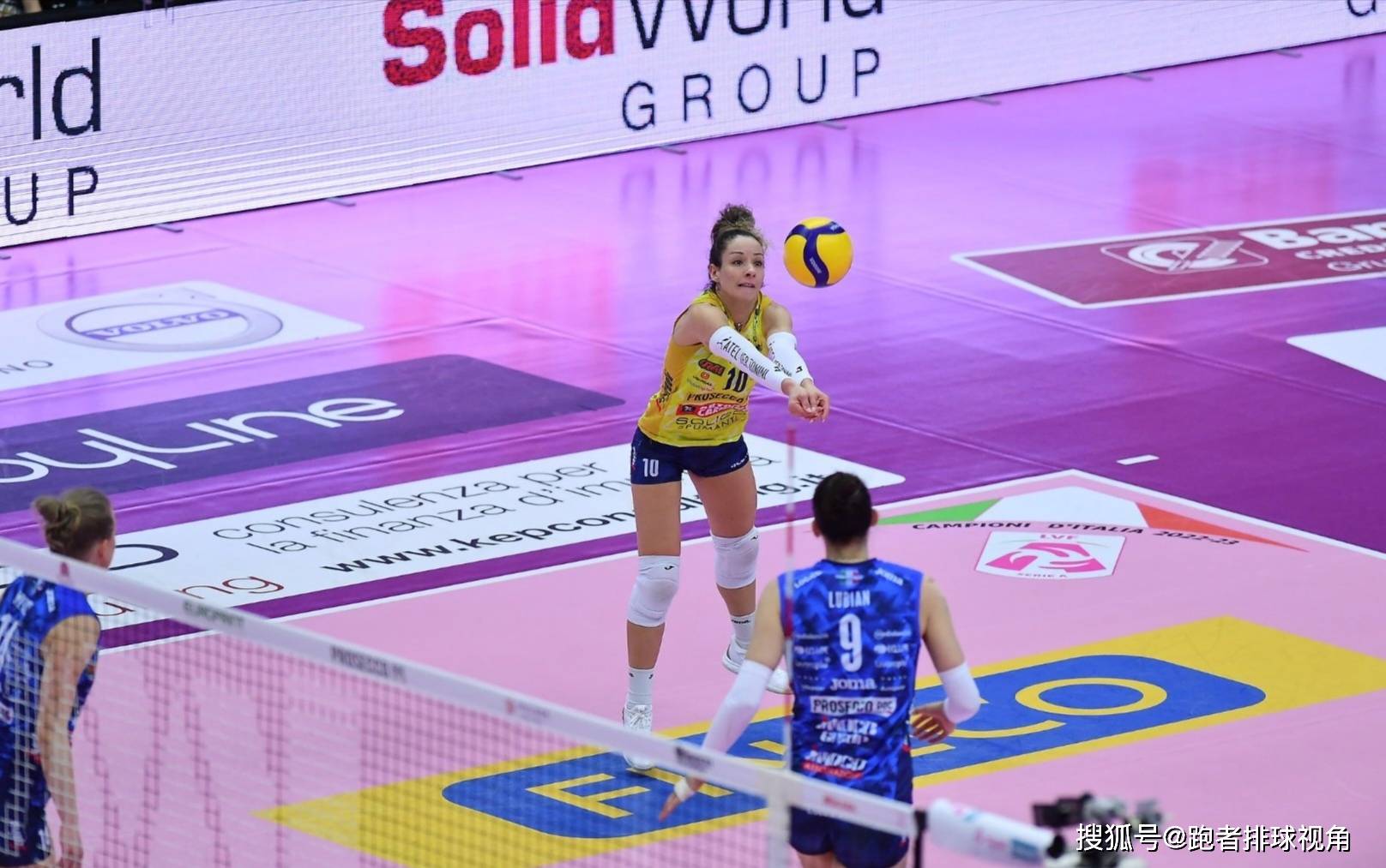 原创哈克罕见低效普拉默22中14罗宾逊一传惊艳卫冕冠军未尝一败