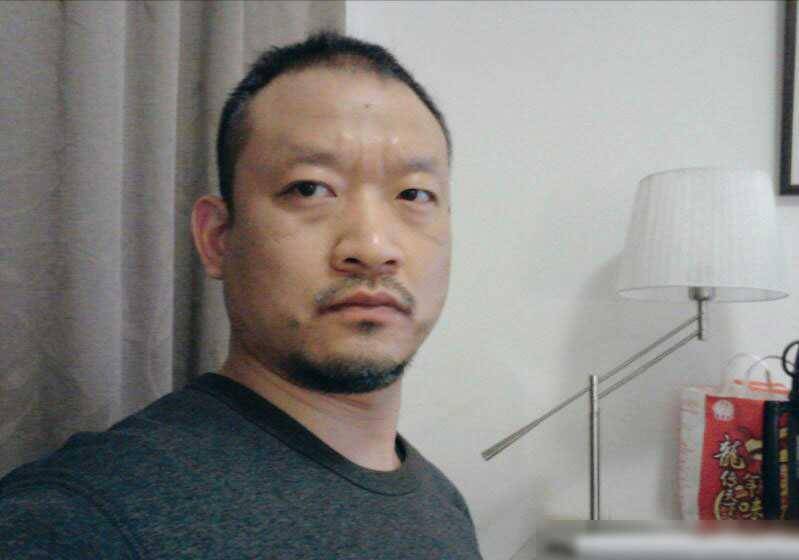 猎冰斌子群演奋斗成黄金配角外表凶狠生活中是暖心丈夫