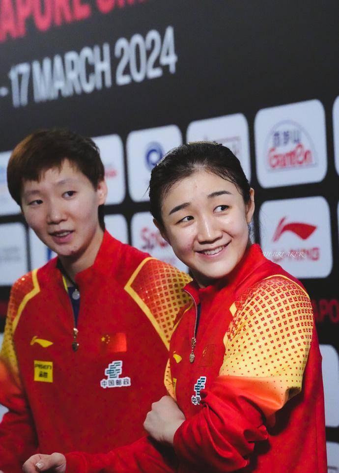 王曼昱太可爱了携手陈梦夺冠被采访引来主持人和陈梦调侃