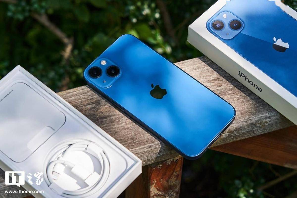 搭载a15的iphone13现在3k多能买到比15差了点预算不够可以入