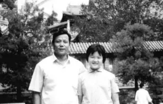 原创洪晃谈母亲章含之的婚姻离婚是明智的决定他们俩不合适