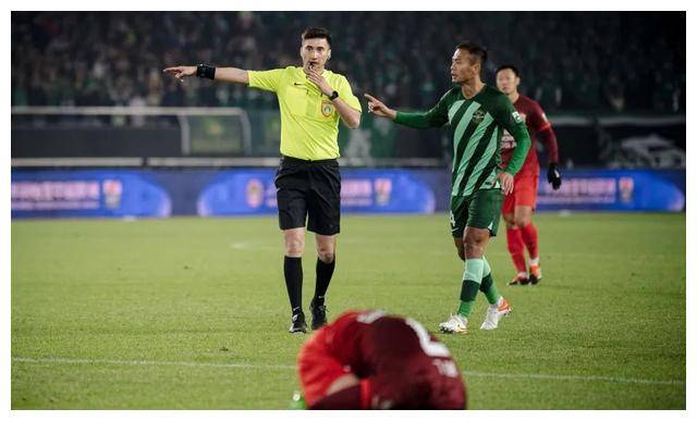 首次揭开中国足球裁判"天窗"的神秘面纱,全方位解密!_进行_评议组_崔