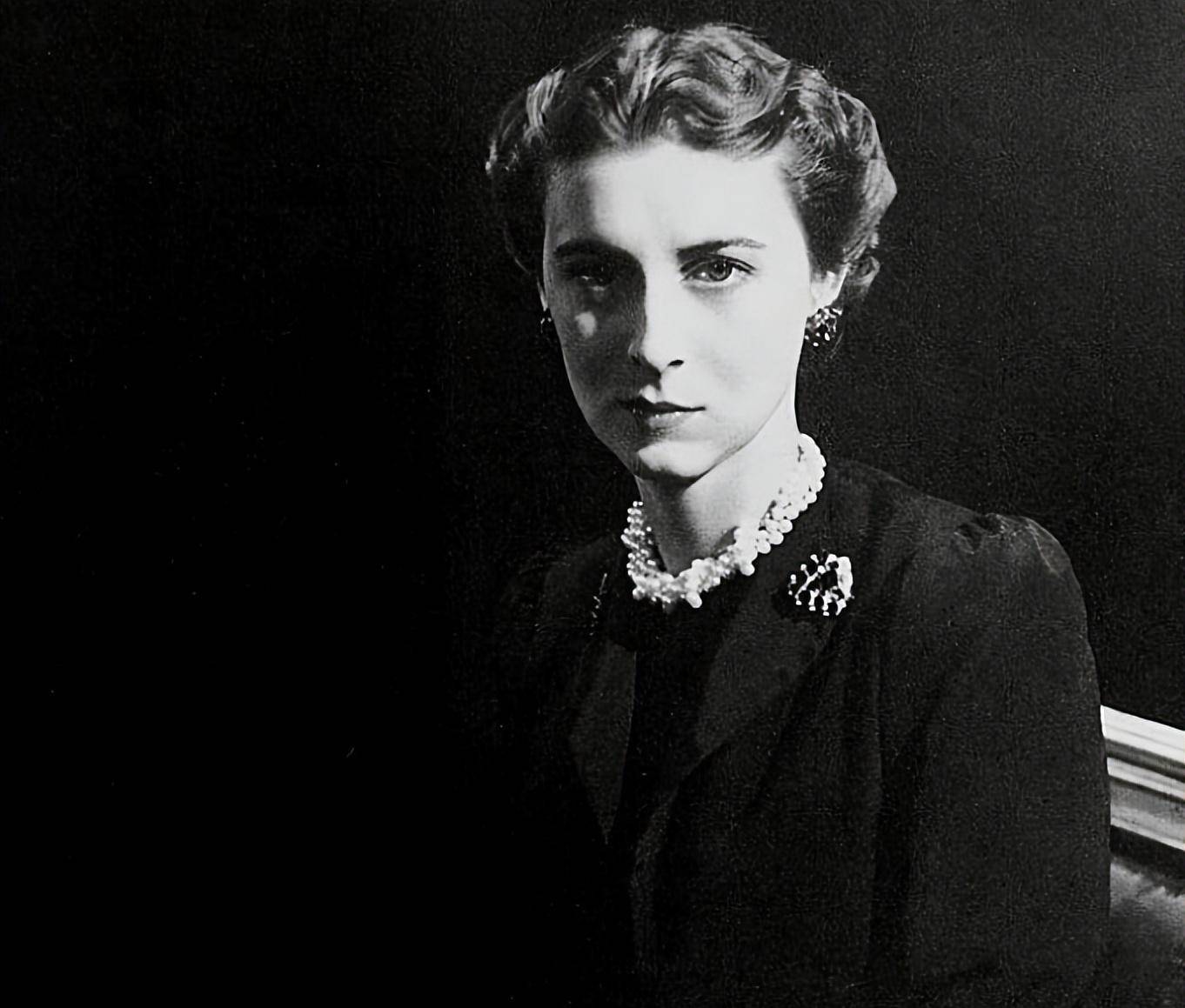 原创玛丽娜公主好任性为了结婚不惜暴露母亲和菲利普亲王的婚外情