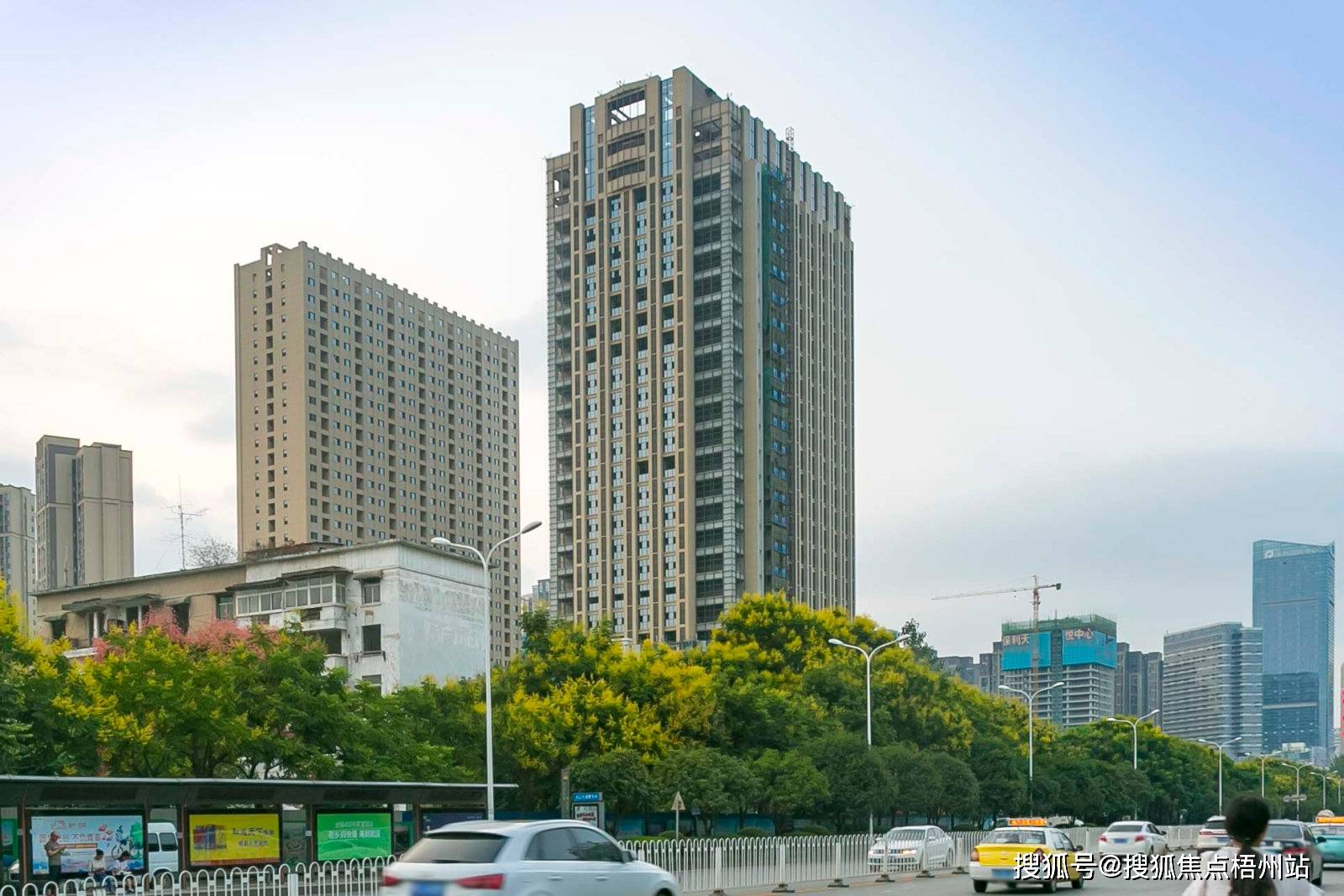 武汉红枫金座租120人办公室精装修交通便利可注册