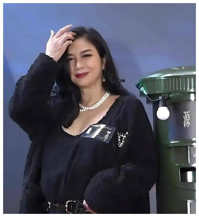 她被成龙称为顶级美人,61岁高龄,220斤体重,却仍美到勾人心魄_吴家丽