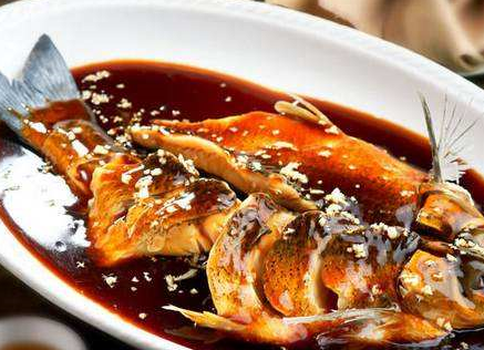 既可蒸,煮,烩,烧,烤,炸,也可以做成各种造型和花色的菜看,如"乌龙桂鱼