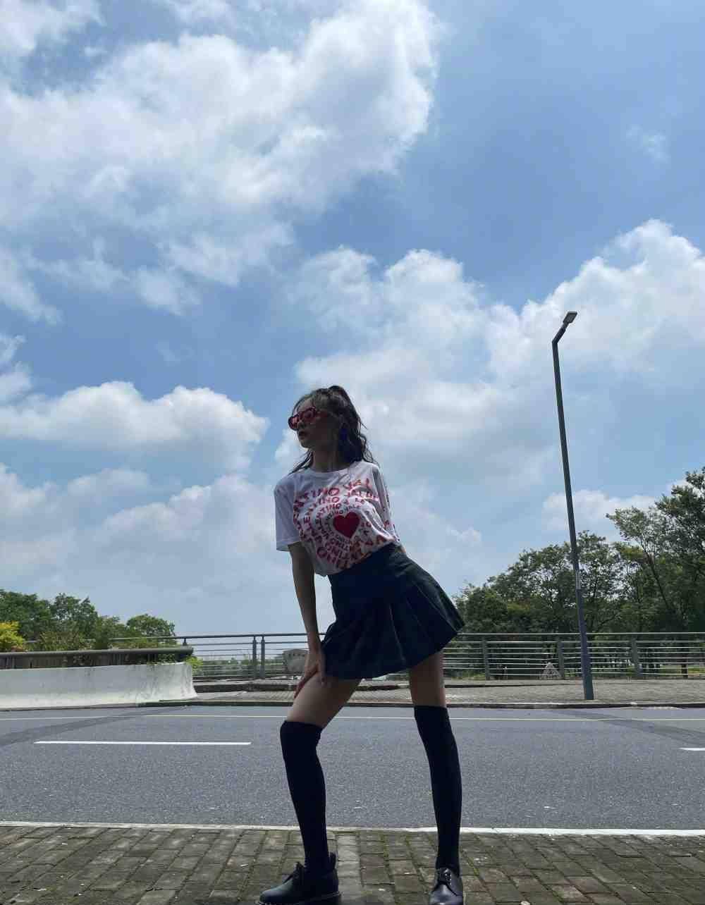 原创沈梦辰到底有多瘦镜头前凹造型1米71身高目测不到百斤