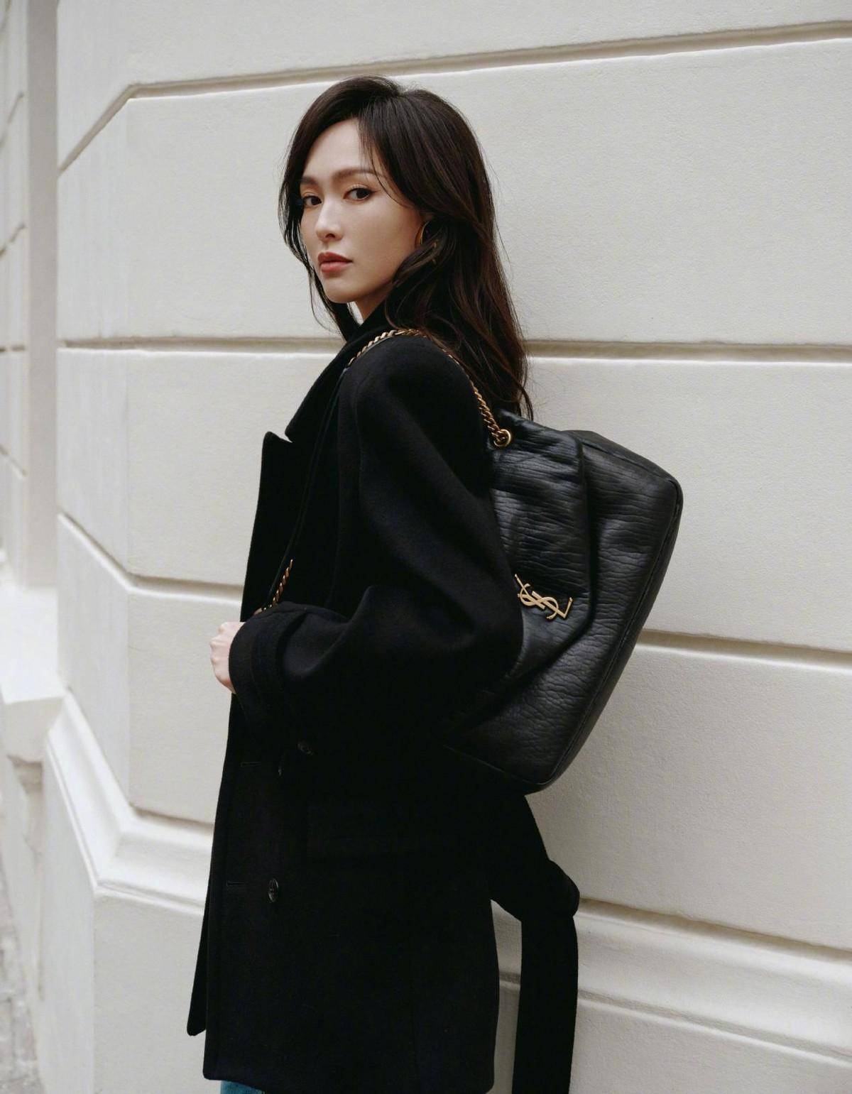 露背黑裙配王冠秀出九头身,赫本风太优雅_黑色_连衣裙_西装