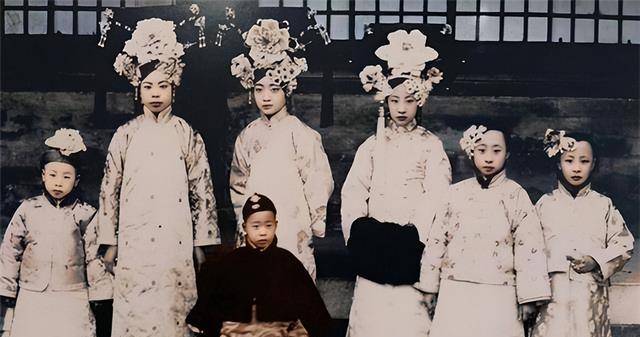 皇后婉容年轻时有多美看完这组罕见的绝版旧照你就理解溥仪了