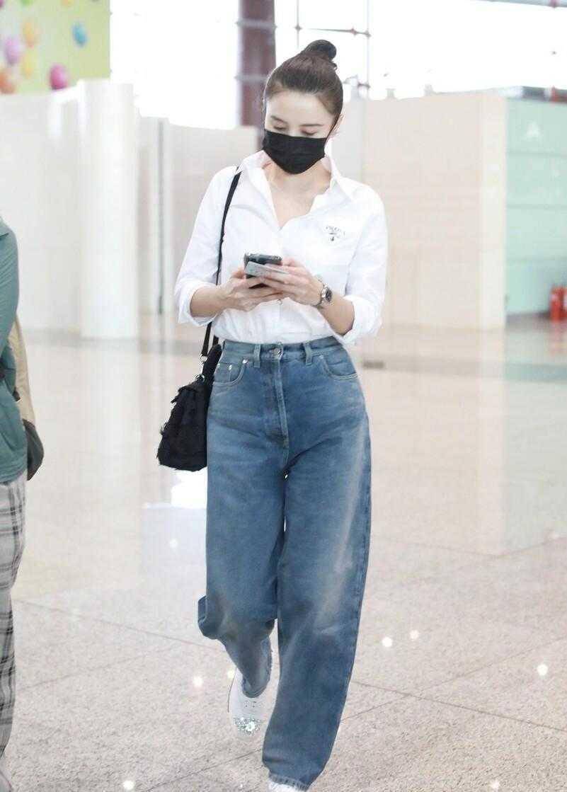 经典白衬衫——百搭又百变宋佳又穿出"高级范",白衬衫配牛仔裤简洁