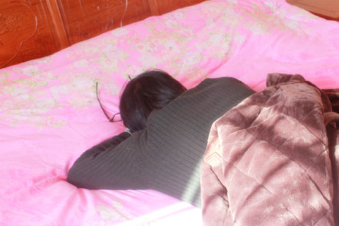 这是因为男人在睡觉的时候,什么衣服都不穿,除了让心理更健康,对身体