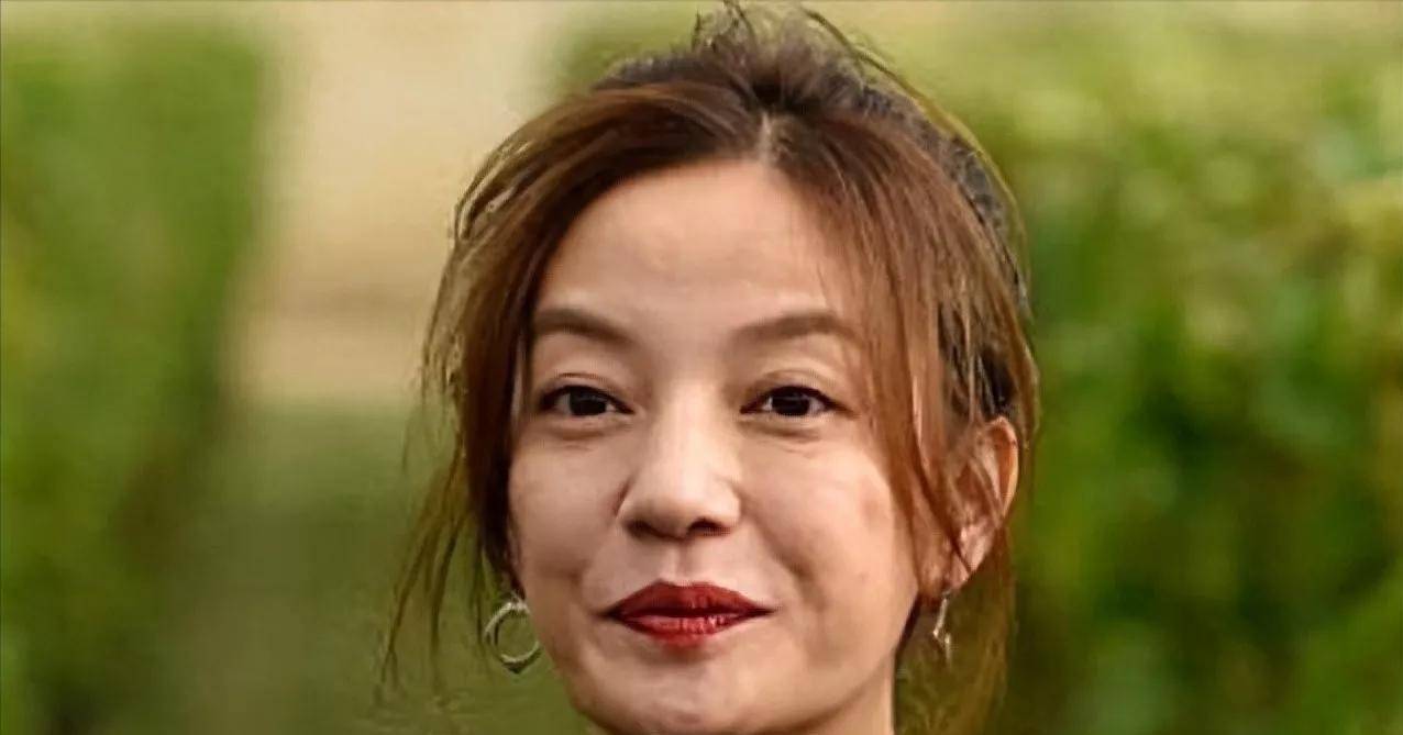 马化腾的老婆赵薇图片